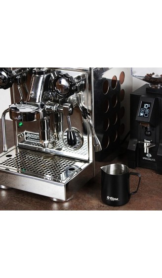 Clara Coffee Milchkännchen schwarz mit Skala 350ml aus Edelstahl | Barista Zubehör zum Aufschäumen von Milch für Latte Art | Perfekt für Cappuccino und Co - B08KQ16JGRI