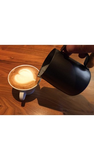 scarlet espresso | Milchkännchen »L'Art Modern Anthrazit« für Latte Art oder Cappuccino; aus 18 10 Edelstahl mit Antihaft-Beschichtung innen & außen; hochwertiger Barista Pitcher 350 ml - B0779G916NM
