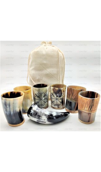 Carfar Handicrafts Premium Set mit 6 natürlichen Wikinger-Trinkhorn-Schnapsbechern mit Holzsockel natürliches Wikingerhorn - B09X1T833QT